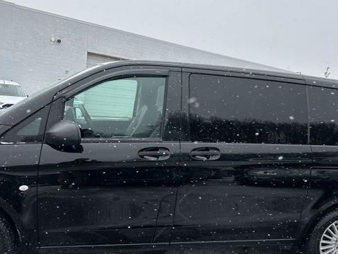 Used 2018 Mercedes-Benz Metris Passenger image 3
