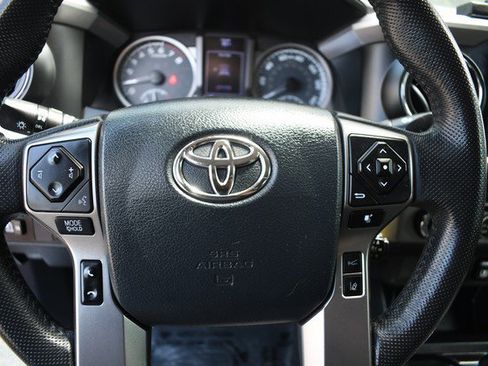 Used 2019 Toyota Tacoma SR5 AWD/4WD image 30
