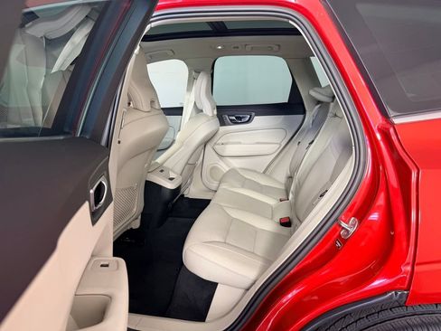 Used 2022 Volvo XC60 B5 Momentum w/ Climate Package AWD/4WD image 35