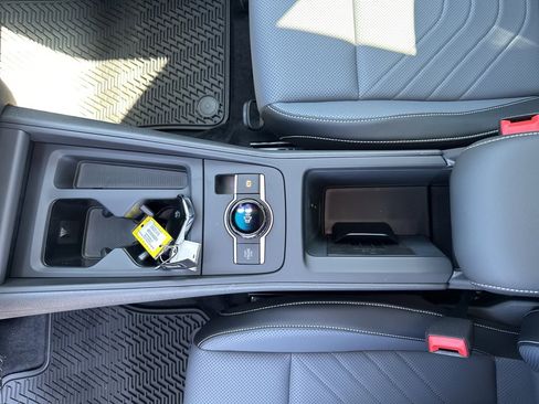 New 2025 Volkswagen Tiguan SE image 18