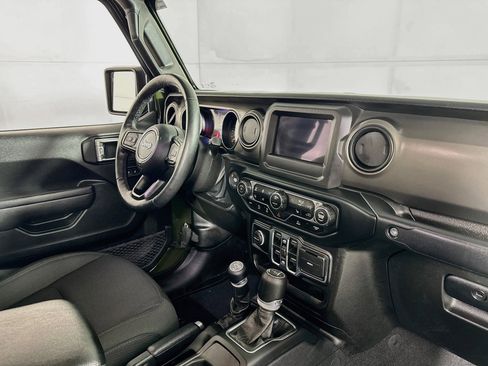 Used 2022 Jeep Gladiator Sport AWD/4WD image 25