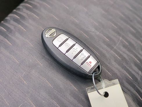 Used 2017 Nissan Rogue SV w/ Sun & Sound Touring Package image 38