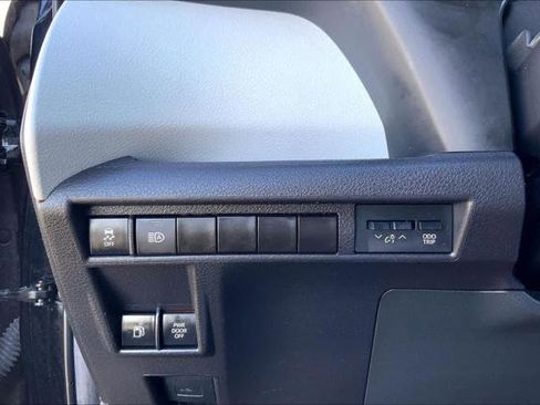 Certified 2025 Toyota Sienna LE image 32