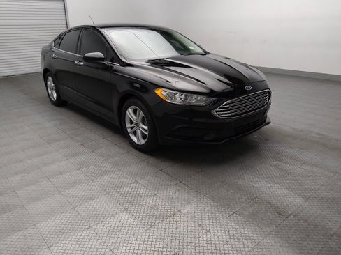 Used 2018 Ford Fusion SE w/ Fusion SE Technology Package FWD image 13