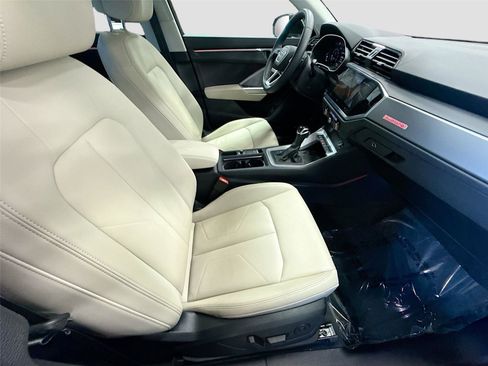 Certified 2025 Audi Q3 2.0T Premium Plus w/ Premium Plus Package AWD/4WD image 28
