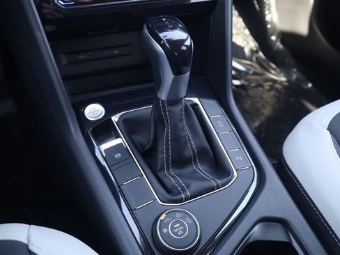 New 2026 Volkswagen Taos SE image 18