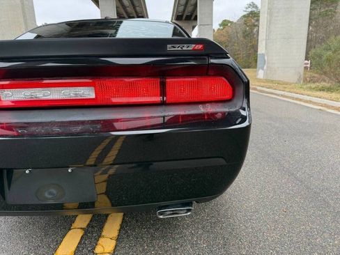 Used 2010 Dodge Challenger SRT8 RWD image 5