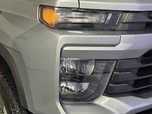 Used 2024 Chevrolet Silverado 2500 Custom w/ Custom Value Package AWD/4WD image 9