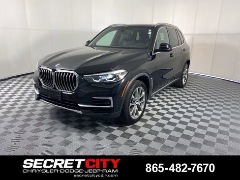 Used 2022 BMW X5 xDrive40i w/ Premium Package AWD/4WD image 3