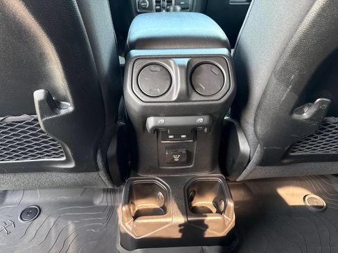Used 2024 Jeep Gladiator Mojave w/ Technology Group AWD/4WD image 12