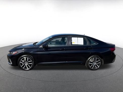 Used 2025 Volkswagen Jetta SE image 8