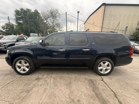 Used 2007 Chevrolet Suburban LTZ w/ LTZ Preferred Equipment Group image 2