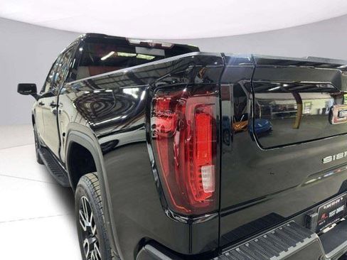 Used 2022 GMC Sierra 1500 AT4 w/ AT4 Premium Package AWD/4WD image 11