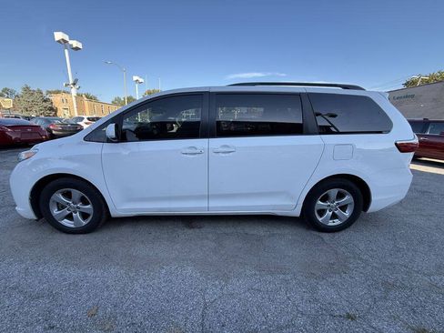 Used 2017 Toyota Sienna LE FWD image 7