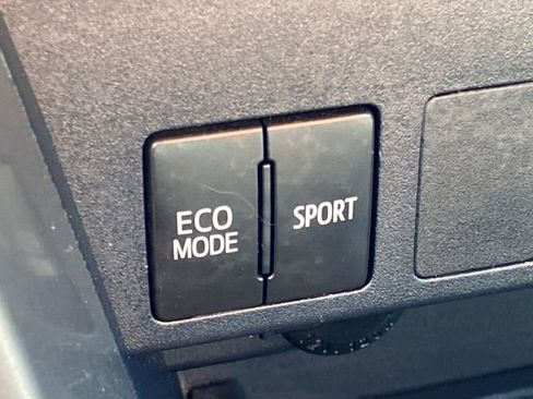 Used 2017 Toyota RAV4 LE w/ Carpet Mat Package AWD/4WD image 30