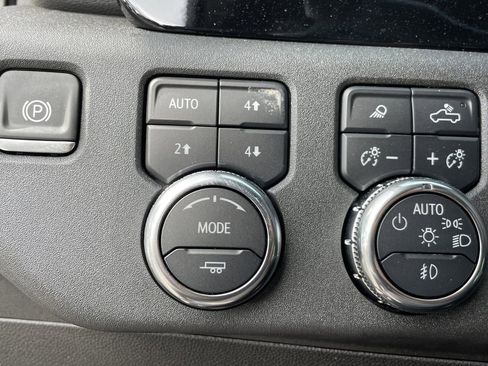 New 2025 GMC Sierra 2500 SLT w/ SLT Convenience Package image 33