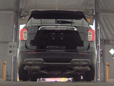 Used 2024 Ford Explorer XLT w/ Equipment Group 202A RWD image 10