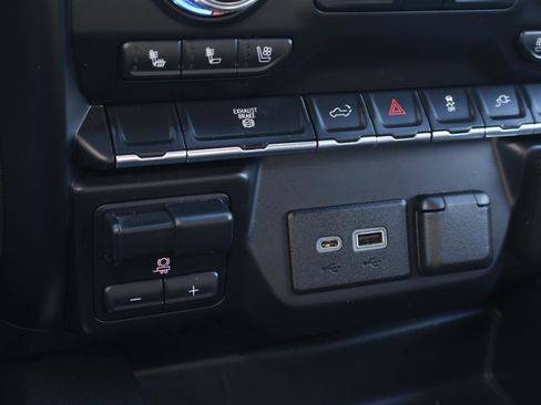 Used 2022 GMC Sierra 2500 AT4 image 28