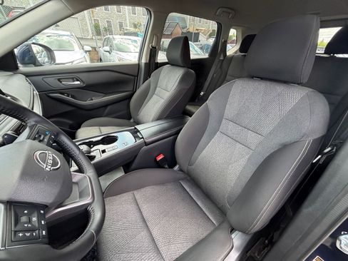 Used 2025 Nissan Rogue SV FWD image 38