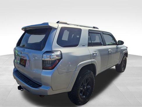 Used 2020 Toyota 4Runner SR5 AWD/4WD image 5