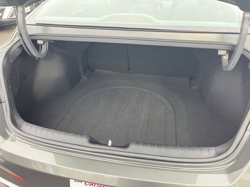 Used 2025 Hyundai Elantra SEL image 29