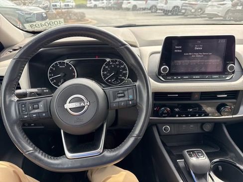 Used 2023 Nissan Rogue SV w/ SV Premium B Package image 4