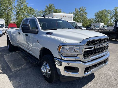 Used 2024 RAM 3500 Tradesman w/ Chrome Appearance Group AWD/4WD image 13