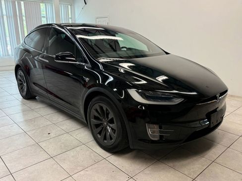 Used 2018 Tesla Model X 75D image 1