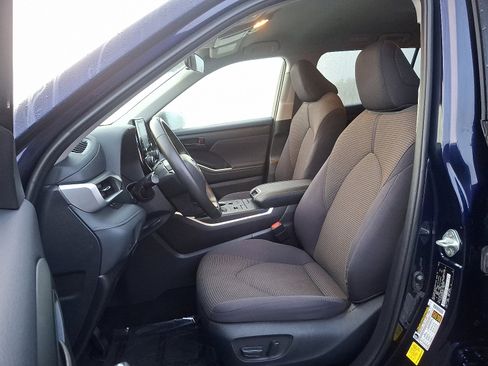 Used 2022 Toyota Highlander LE image 14