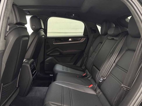 Used 2024 Porsche Cayenne Turbo image 15