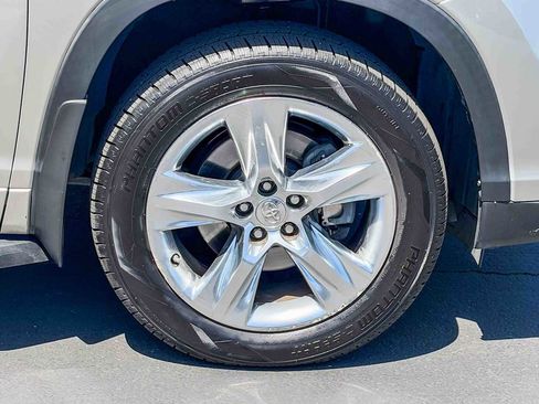 Used 2015 Toyota Highlander Limited Platinum AWD/4WD image 9