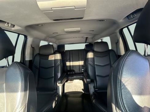 Used 2018 Cadillac Escalade ESV Luxury image 20