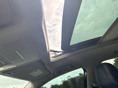 Used 2023 Volkswagen Atlas SE w/ Panoramic Sunroof Package FWD image 11