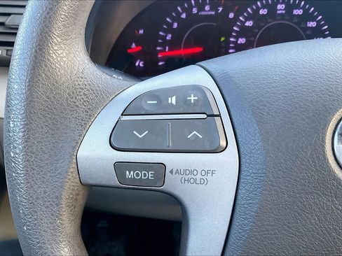 Used 2010 Toyota Camry LE image 24