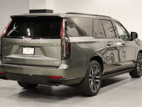 Used 2023 Cadillac Escalade ESV Sport Platinum AWD/4WD image 5