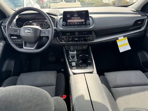 Used 2025 Nissan Rogue SV image 11