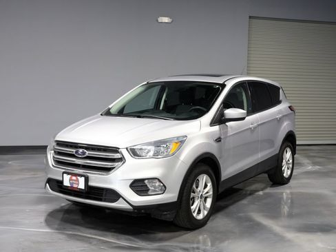 Used 2017 Ford Escape SE AWD/4WD image 3