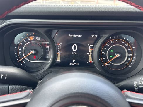Used 2024 Jeep Wrangler Unlimited Rubicon w/ Technology Group AWD/4WD image 10