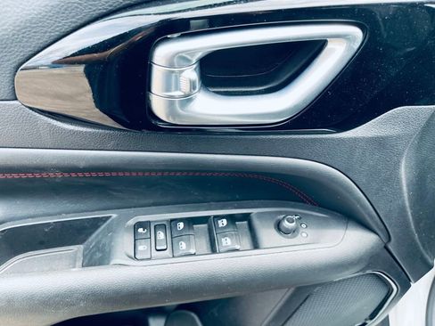 Used 2025 Jeep Compass Trailhawk image 13