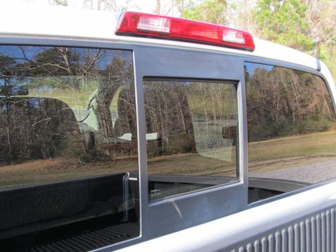 Used 2019 Nissan Frontier SV image 16