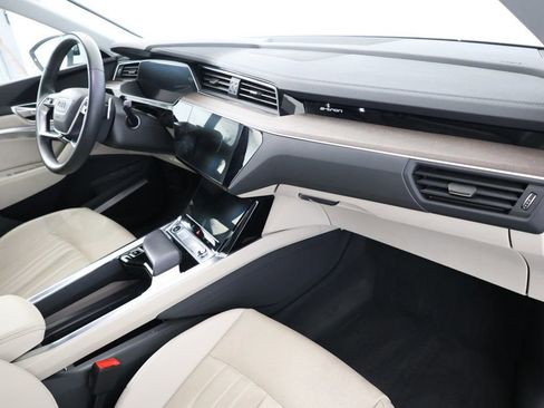 Used 2024 Audi Q8 e-tron Premium Plus w/ Premium Plus Package image 27