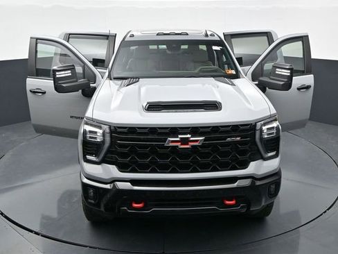Used 2025 Chevrolet Silverado 2500 ZR2 w/ Technology Package AWD/4WD image 44