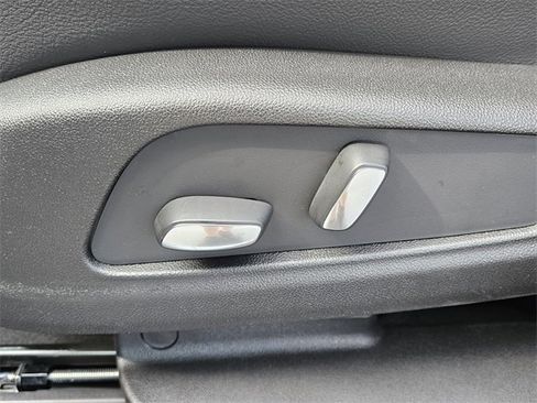 New 2025 Cadillac XT6 Luxury image 10