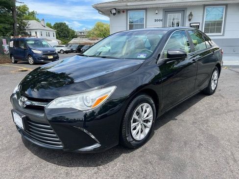 Used 2017 Toyota Camry LE w/ Moonroof Package FWD image 3