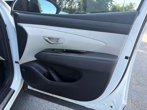 Used 2025 Hyundai Tucson Limited FWD image 14