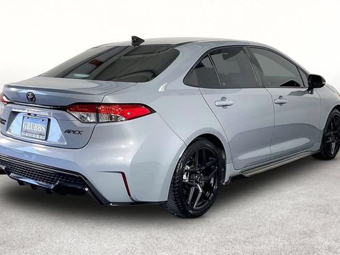 Used 2022 Toyota Corolla SE FWD image 2