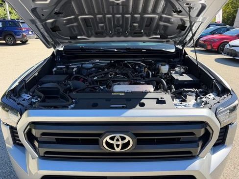 Certified 2025 Toyota Tacoma SR5 AWD/4WD image 14