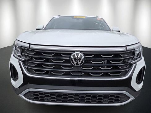 Used 2025 Volkswagen Atlas Cross Sport SE image 2