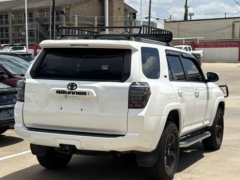 Used 2022 Toyota 4Runner SR5 Premium w/ Moonroof Package AWD/4WD image 4