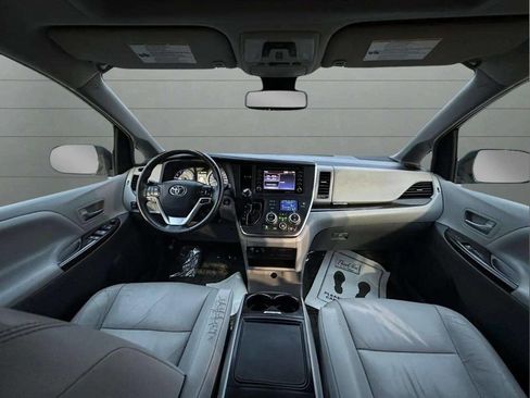 Used 2018 Toyota Sienna image 15